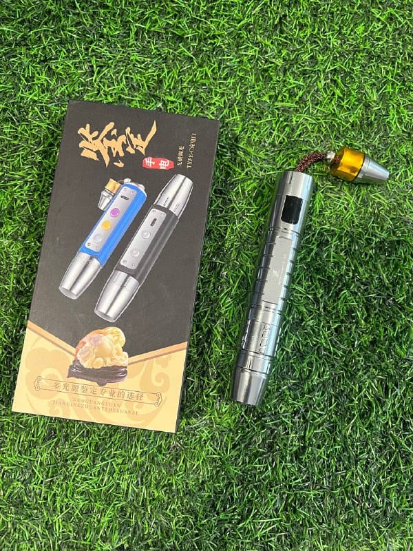 5933769990177754065 راهنمای جامع و تخصصی چراغ قوه UV ۳ نوره | مناسب برای سنگشناسی - موسوی آفیشیال